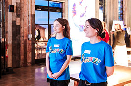 HOLLYWOOD IN THE COTSWOLDS